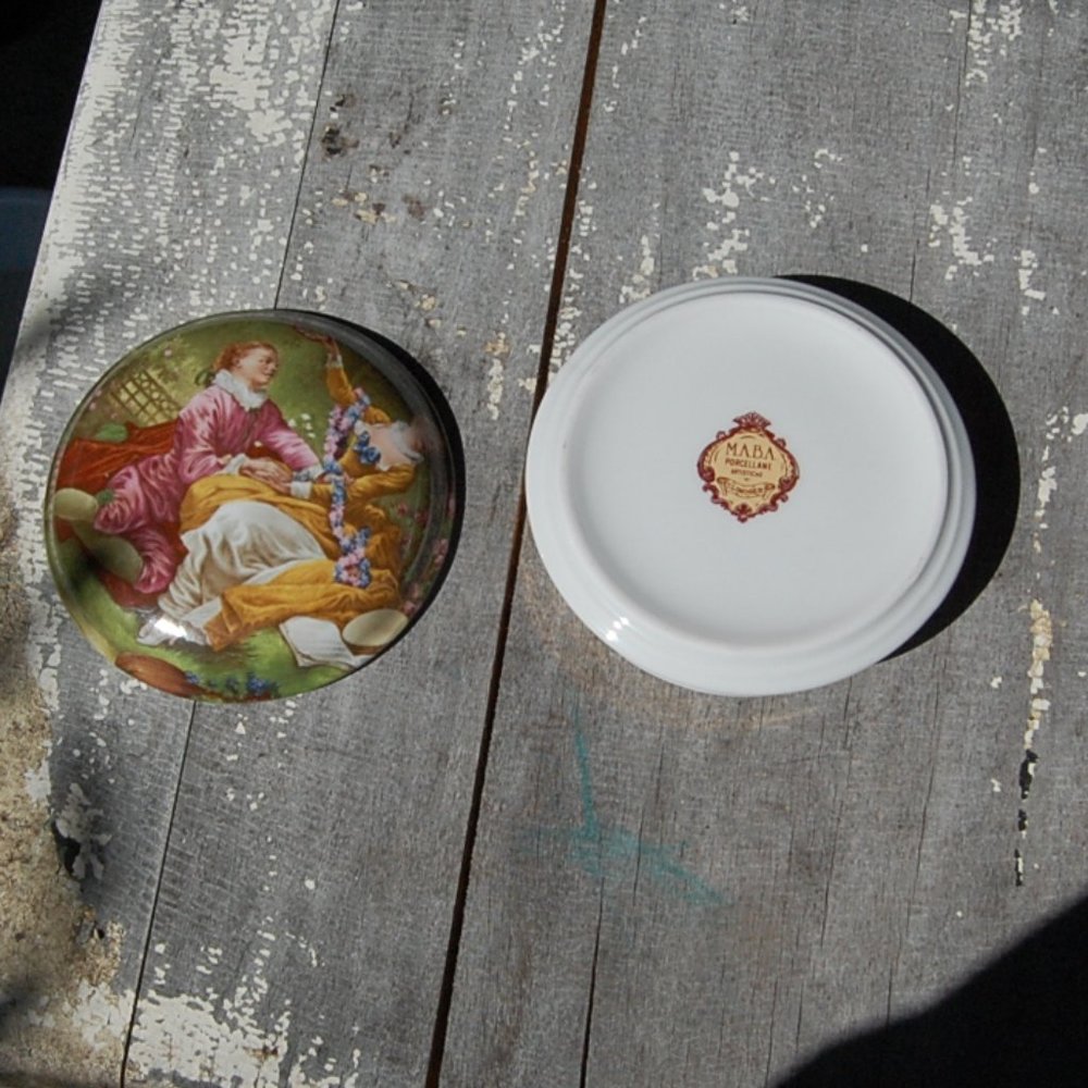Limoges Round lidded Box Rococo Style - Picture 5 of 7